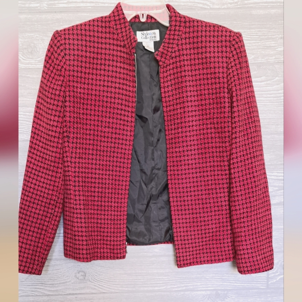 Style & Co red/black zippered front jacket, size Petite 8, pre-owned